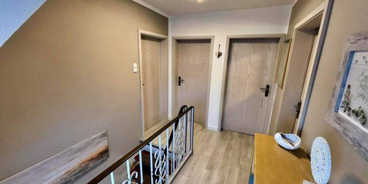 Einfamilienhaus Isernhagen Altwarmbüchen - 5 Zimmer, 192 m&sup2;, 599.000&euro; | Angebot:25672298