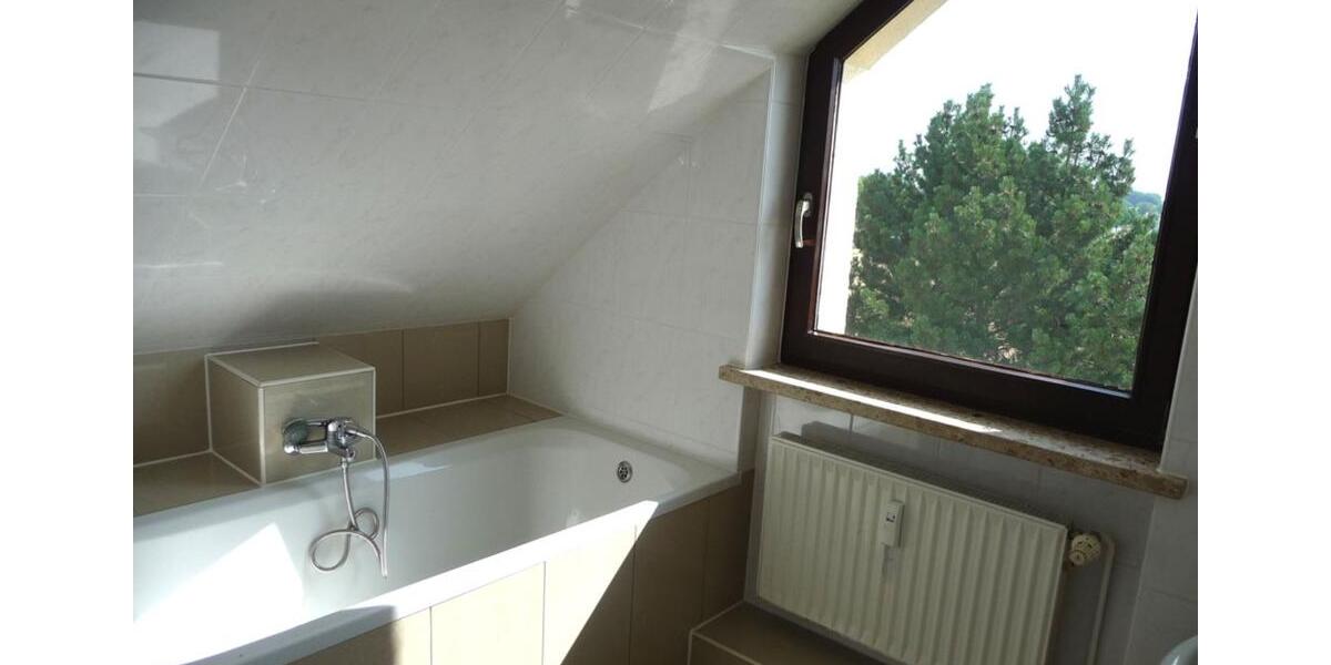 Dachgeschoßwohnung Hemmingen - 3.5 Zimmer, 100 m&sup2;, 850&euro; | Angebot:24350624