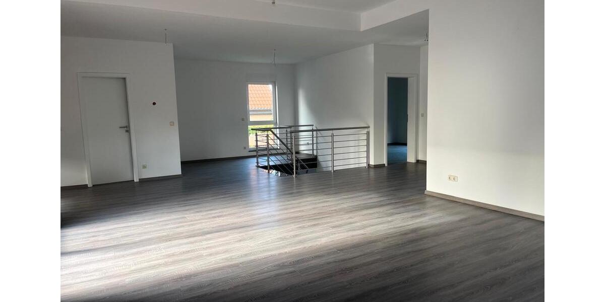 Etagenwohnung Laatzen - 3 Zimmer, 120 m&sup2;, 1.750&euro; | Angebot:26125207