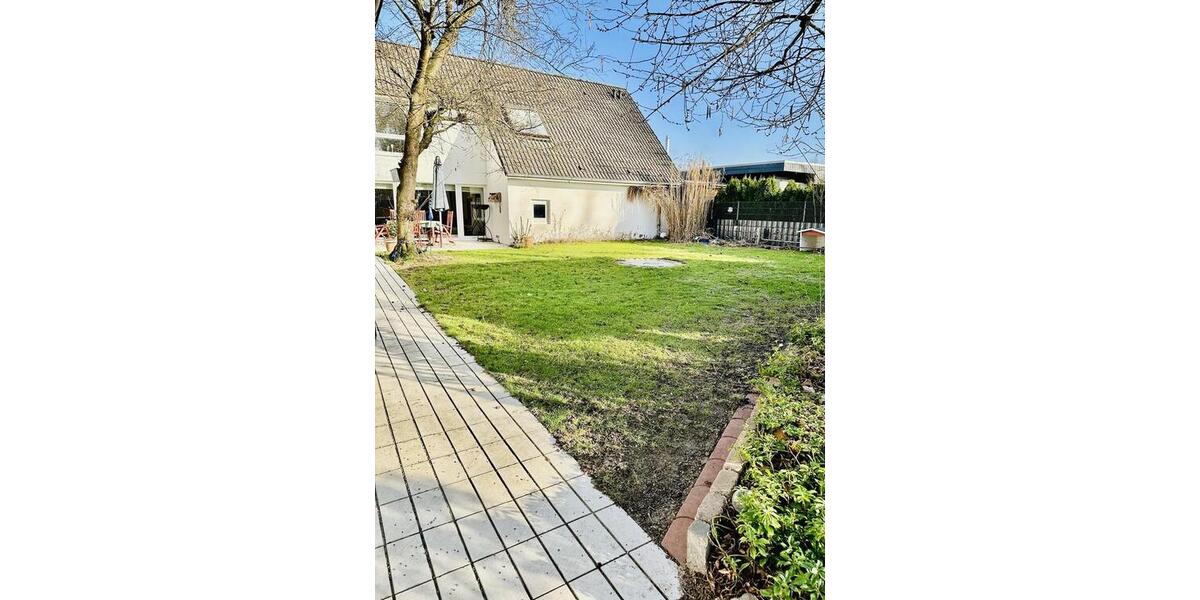 Etagenwohnung Isernhagen - 6 Zimmer, 255 m&sup2;, 2.500&euro; | Angebot:25381857