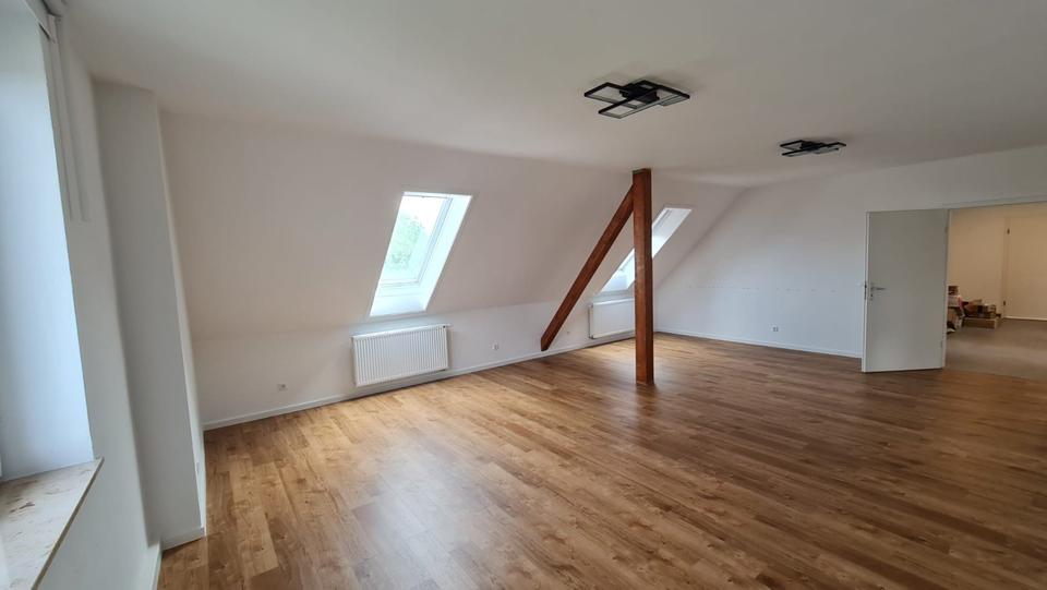 Dachgeschoßwohnung Laatzen - 2 Zimmer, 112 m&sup2;, 900&euro; | Angebot:25813815