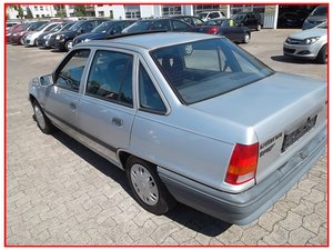 Opel Kadett E Beauty Lim. SEDAN GSD AUTOM- SERVO 74.000 km 2.800 &euro; Hannover 30179
