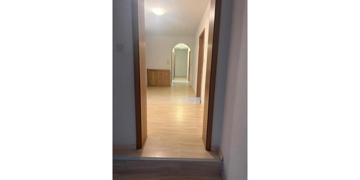 Etagenwohnung Wunstorf - 4.5 Zimmer, 127 m&sup2;, 920&euro; | Angebot:25626901