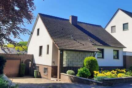 Haus Sarstedt - 7 Zimmer, 307 m&sup2;, 385.000&euro; | Angebot:26979861