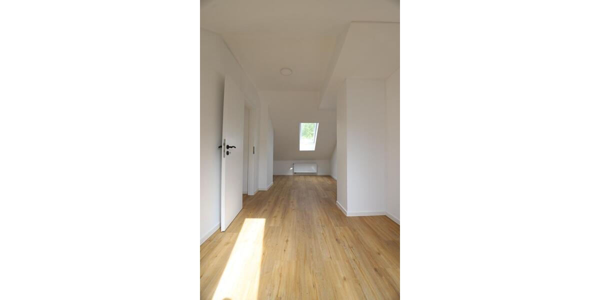 Dachgeschoßwohnung Hannover Bothfeld-Vahrenheide - 4 Zimmer, 84 m&sup2;, 209.000&euro; | Angebot:27122032