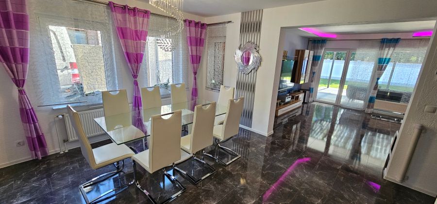 Provisionsfrei* Photovoltaik - Klimaanlage - Modern - 210m2 Wohnfläche - verkehrsgünstige Lage - Straßenbahn in 100m - Doppelhaushälfte Sarstedt | Angebot:25795312