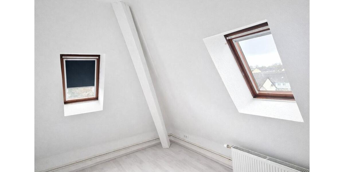 Dachgeschoßwohnung Hannover Herrenhausen-Stöcken - 4 Zimmer, 90 m&sup2;, 900&euro; | Angebot:25904601