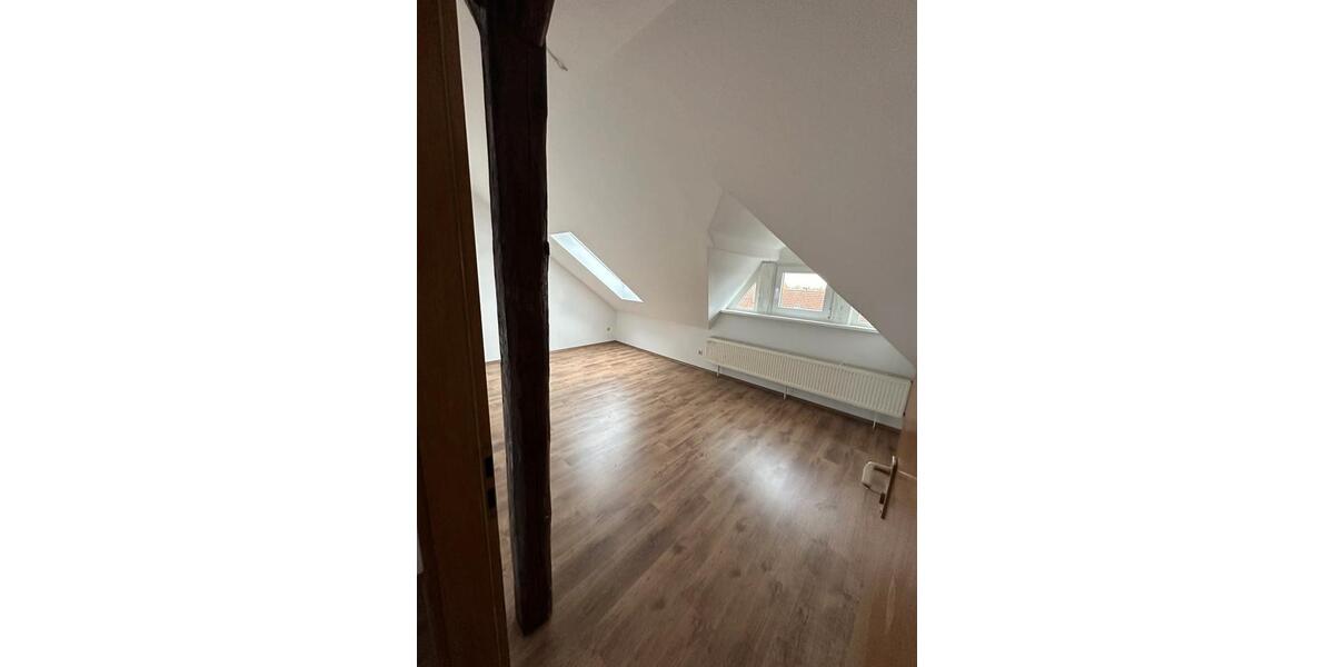 Dachgeschoßwohnung Laatzen - 3 Zimmer, 83 m&sup2;, 730&euro; | Angebot:25972253
