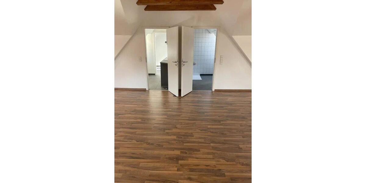 Dachgeschoßwohnung Burgdorf - 2 Zimmer, 100 m&sup2;, 750&euro; | Angebot:26477620