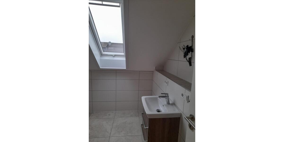 Dachgeschoßwohnung Isernhagen - 3 Zimmer, 75 m&sup2;, 800&euro; | Angebot:25892719