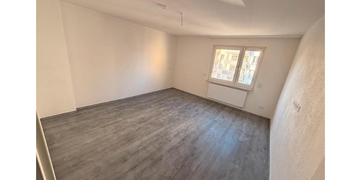 Etagenwohnung Hannover - 2 Zimmer, 75 m&sup2;, 1.000&euro; | Angebot:25844762