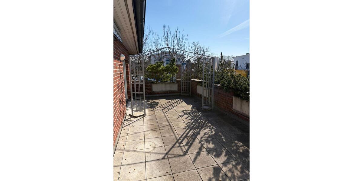 Etagenwohnung Garbsen Berenbostel - 7 Zimmer, 230 m&sup2;, 2.300&euro; | Angebot:25782516