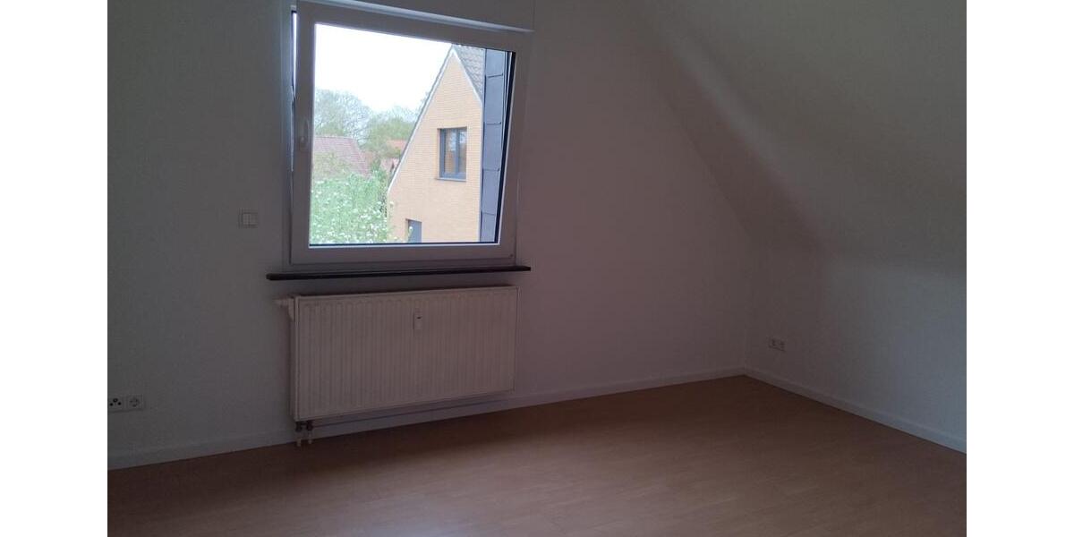 Dachgeschoßwohnung Garbsen - 3 Zimmer, 75 m&sup2;, 695&euro; | Angebot:26459691