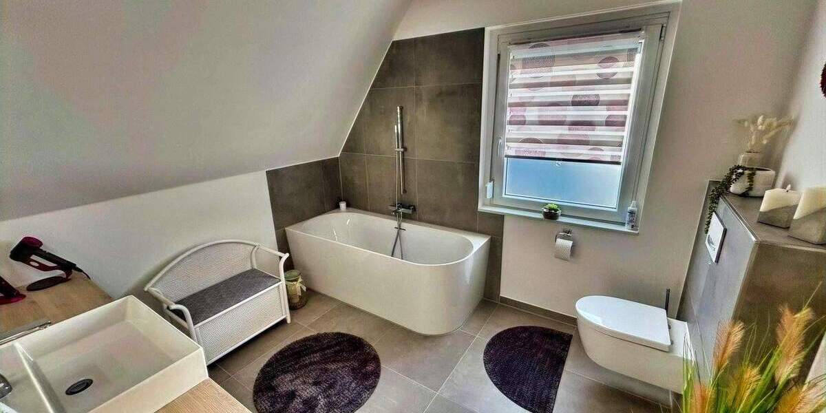 Einfamilienhaus Isernhagen Altwarmbüchen - 5 Zimmer, 192 m&sup2;, 599.000&euro; | Angebot:25672298