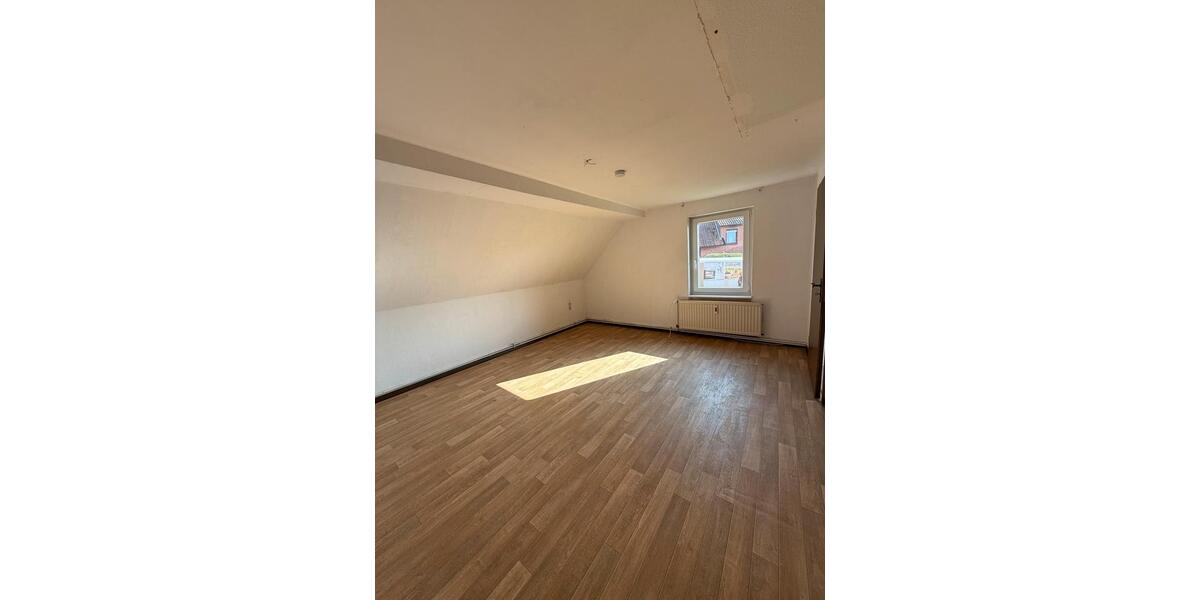 Dachgeschoßwohnung Stadthagen - 4 Zimmer, 110 m&sup2;, 600&euro; | Angebot:25450557