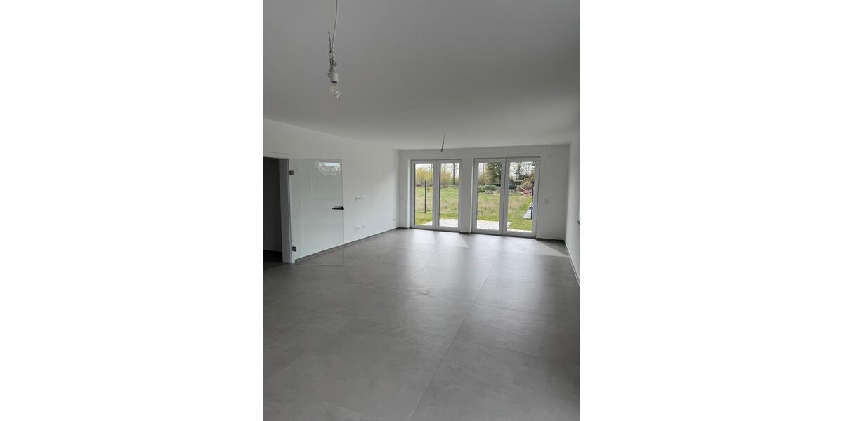 Erdgeschoßwohnung Burgdorf - 4 Zimmer, 120 m&sup2;, 1.560&euro; | Angebot:26199563
