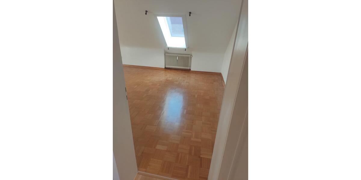 Dachgeschoßwohnung Seelze - 3 Zimmer, 72 m&sup2;, 826&euro; | Angebot:25925812