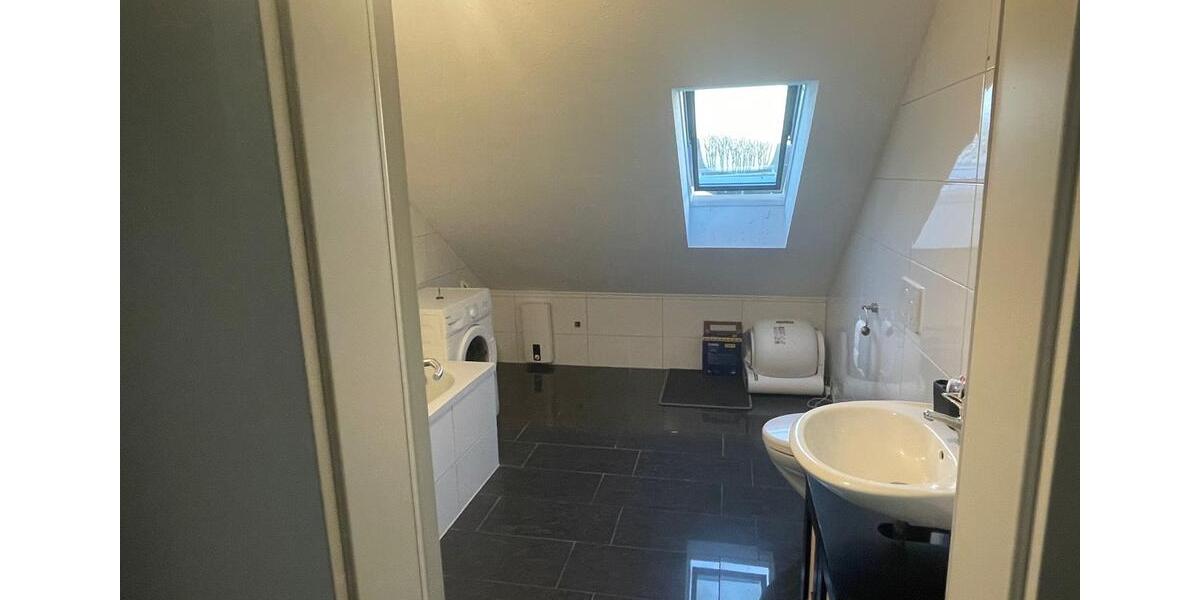 Dachgeschoßwohnung Hannover Herrenhausen-Stöcken - 4 Zimmer, 100 m&sup2;, 1.250&euro; | Angebot:25959114