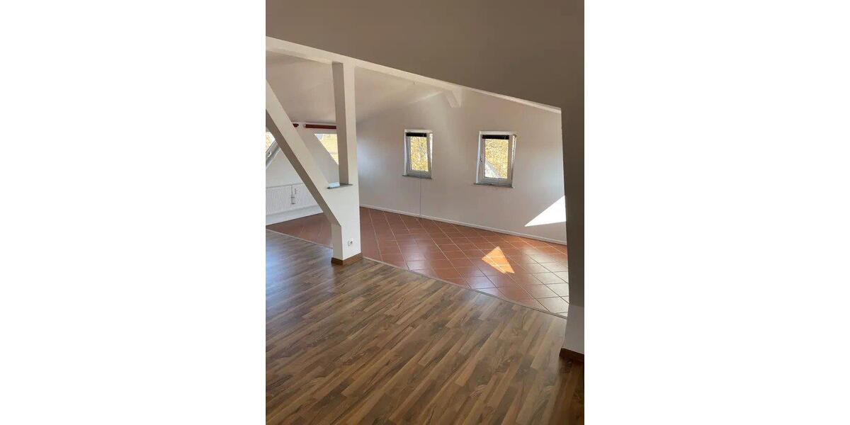Dachgeschoßwohnung Burgdorf - 2 Zimmer, 100 m&sup2;, 750&euro; | Angebot:26477620