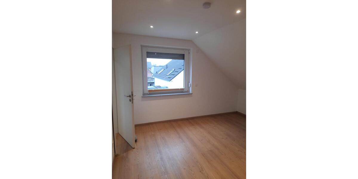 Dachgeschoßwohnung Isernhagen - 3 Zimmer, 75 m&sup2;, 800&euro; | Angebot:25892719