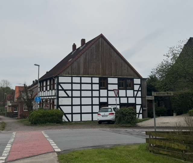 Einfamilienhaus Bad Münder am Deister - 7 Zimmer, 300 m&sup2;, 195.000&euro; | Angebot:25987607