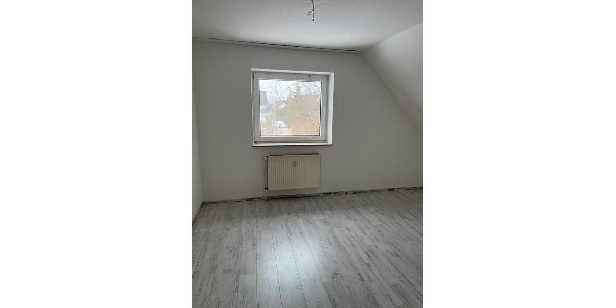 Etagenwohnung Lehrte - 3 Zimmer, 94 m&sup2;, 1.150&euro; | Angebot:24838965