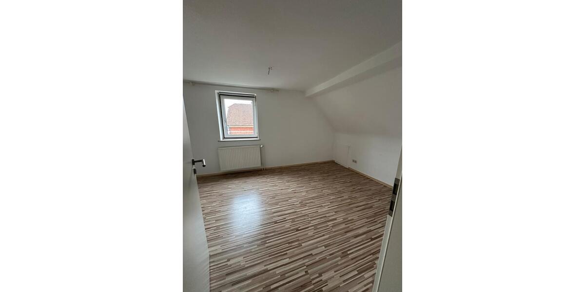 Dachgeschoßwohnung Burgdorf - 3 Zimmer, 65 m&sup2;, 129.000&euro; | Angebot:27493413