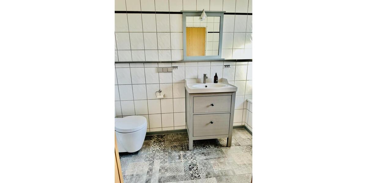 Etagenwohnung Isernhagen - 6 Zimmer, 255 m&sup2;, 2.500&euro; | Angebot:25381857