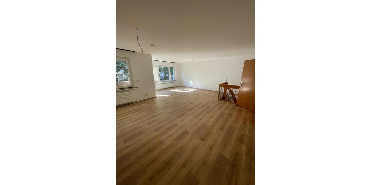 Hochparterre Hannover Döhren-Wülfel - 5 Zimmer, 135 m&sup2;, 1.200&euro; | Angebot:26402899