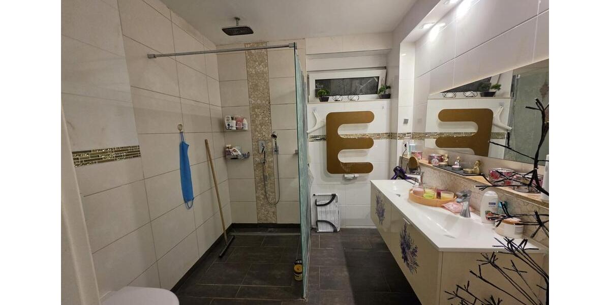 Erdgeschoßwohnung Hannover Linden-Limmer - 3 Zimmer, 130 m&sup2;, 1.500&euro; | Angebot:25925800