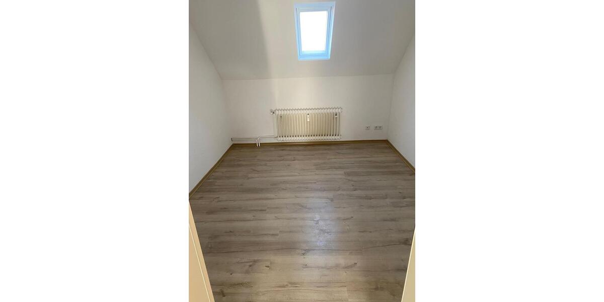 Dachgeschoßwohnung Lehrte - 3 Zimmer, 78 m&sup2;, 830&euro; | Angebot:25613292