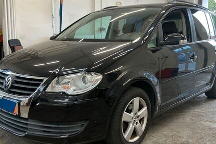 VW Touran 179.000 km 5.990 &euro; Lehrte 31275