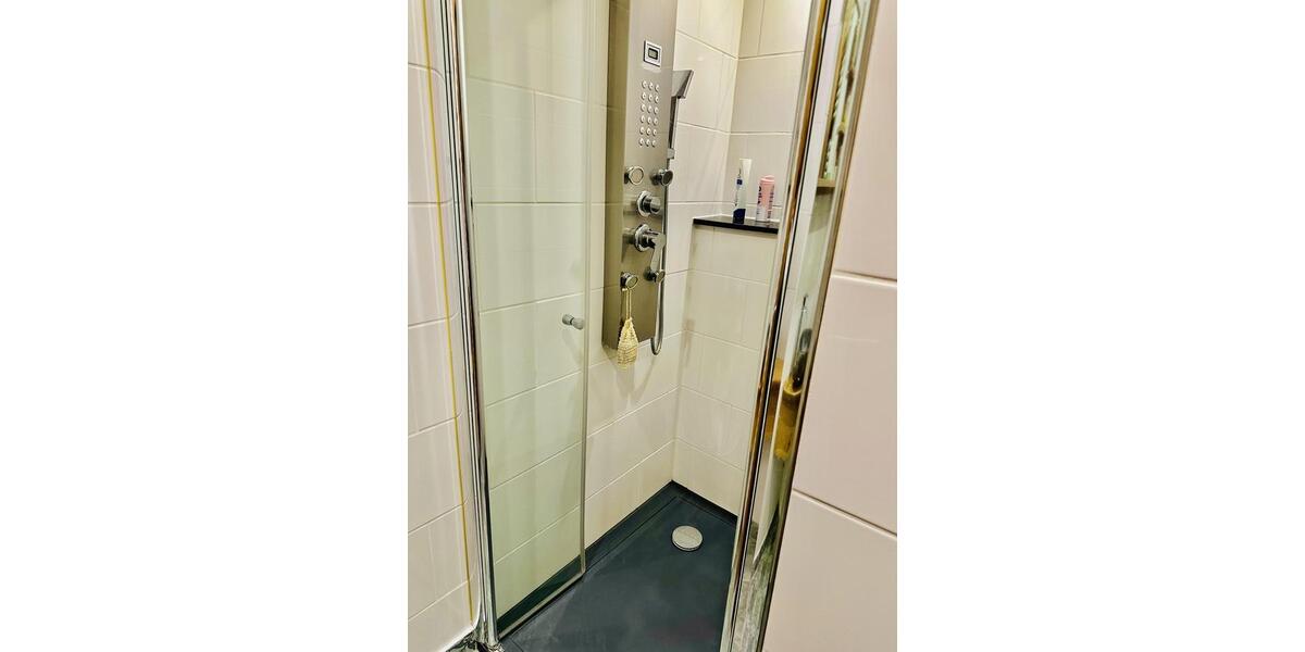 Etagenwohnung Isernhagen - 6 Zimmer, 255 m&sup2;, 2.500&euro; | Angebot:25381857