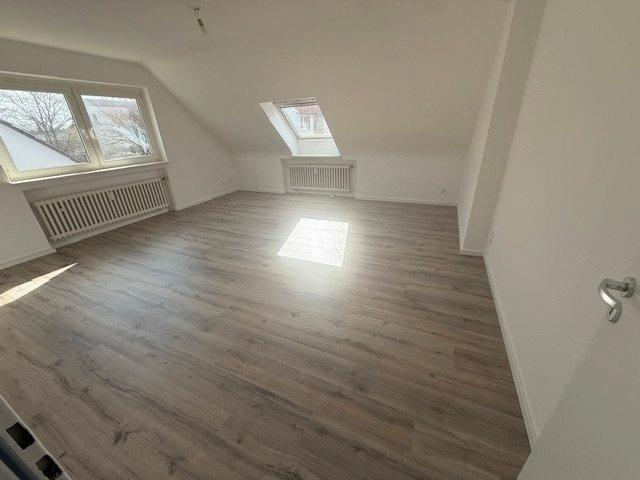 Dachgeschoßwohnung Burgdorf - 4 Zimmer, 83 m&sup2;, 745&euro; | Angebot:25994079