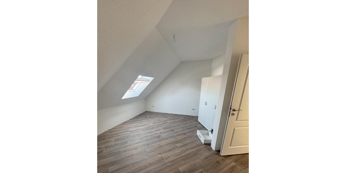 Dachgeschoßwohnung Lehrte - 2 Zimmer, 60 m&sup2;, 600&euro; | Angebot:25232076