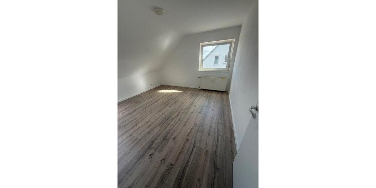 Dachgeschoßwohnung Burgdorf - 4 Zimmer, 83 m&sup2;, 745&euro; | Angebot:25994079