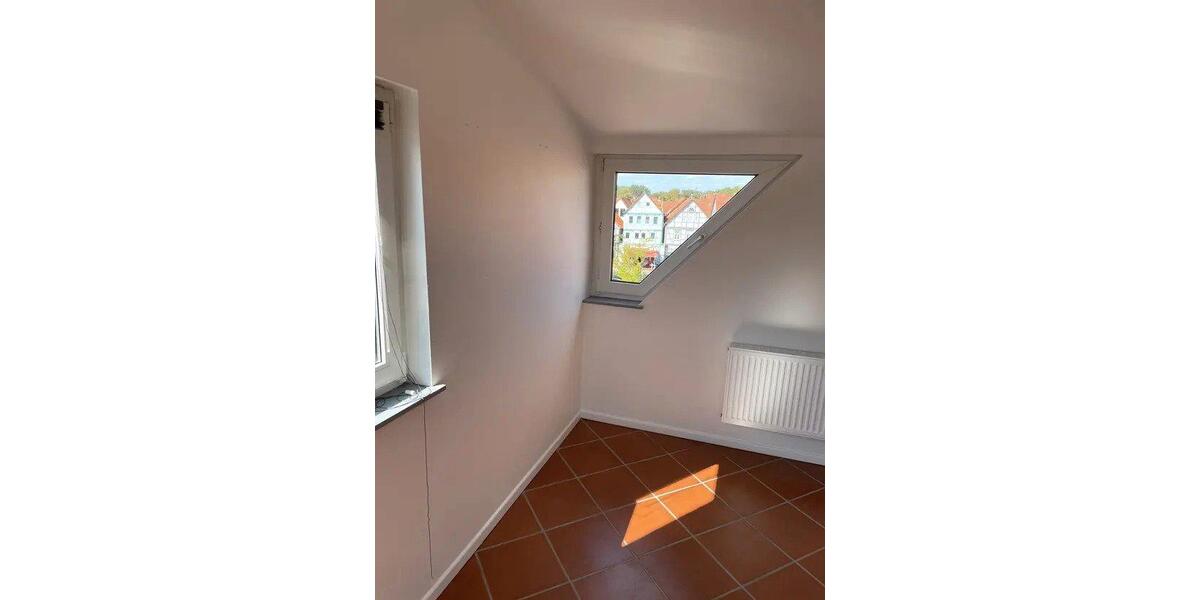 Dachgeschoßwohnung Burgdorf - 2 Zimmer, 100 m&sup2;, 750&euro; | Angebot:26477620