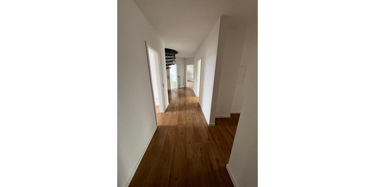 Dachgeschoßwohnung Garbsen - 4 Zimmer, 122 m&sup2;, 1.300&euro; | Angebot:25851903
