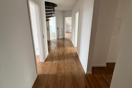 Wohnung Garbsen - 4 Zimmer, 122 m&sup2;, 1.300&euro; | Angebot:25851903