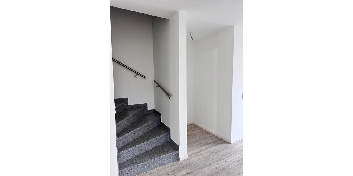 Maisonettenwohnung Wunstorf - 5 Zimmer, 141 m&sup2;, 2.200&euro; | Angebot:25960055