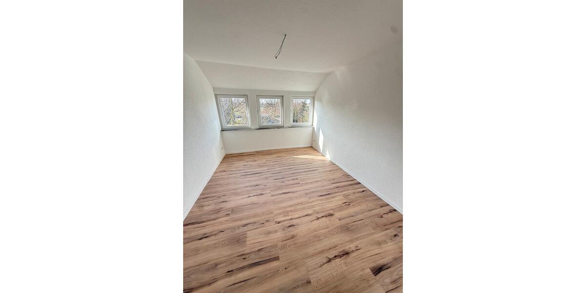 Dachgeschoßwohnung Stadthagen - 4 Zimmer, 86 m&sup2;, 900&euro; | Angebot:25715044