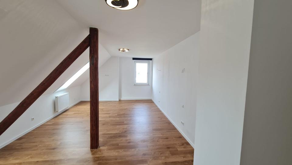 Dachgeschoßwohnung Laatzen - 2 Zimmer, 112 m&sup2;, 900&euro; | Angebot:25813815