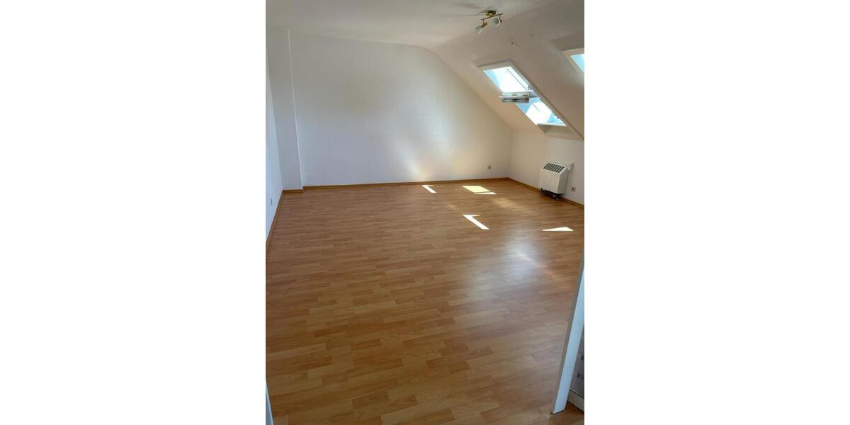 Dachgeschoßwohnung Garbsen Berenbostel - 2.5 Zimmer, 70 m&sup2;, 650&euro; | Angebot:25794493