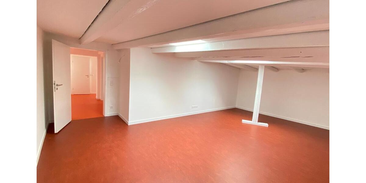 Dachgeschoßwohnung Hannover Vahrenwald-List - 10 Zimmer, 277 m&sup2;, 3.200&euro; | Angebot:26455818