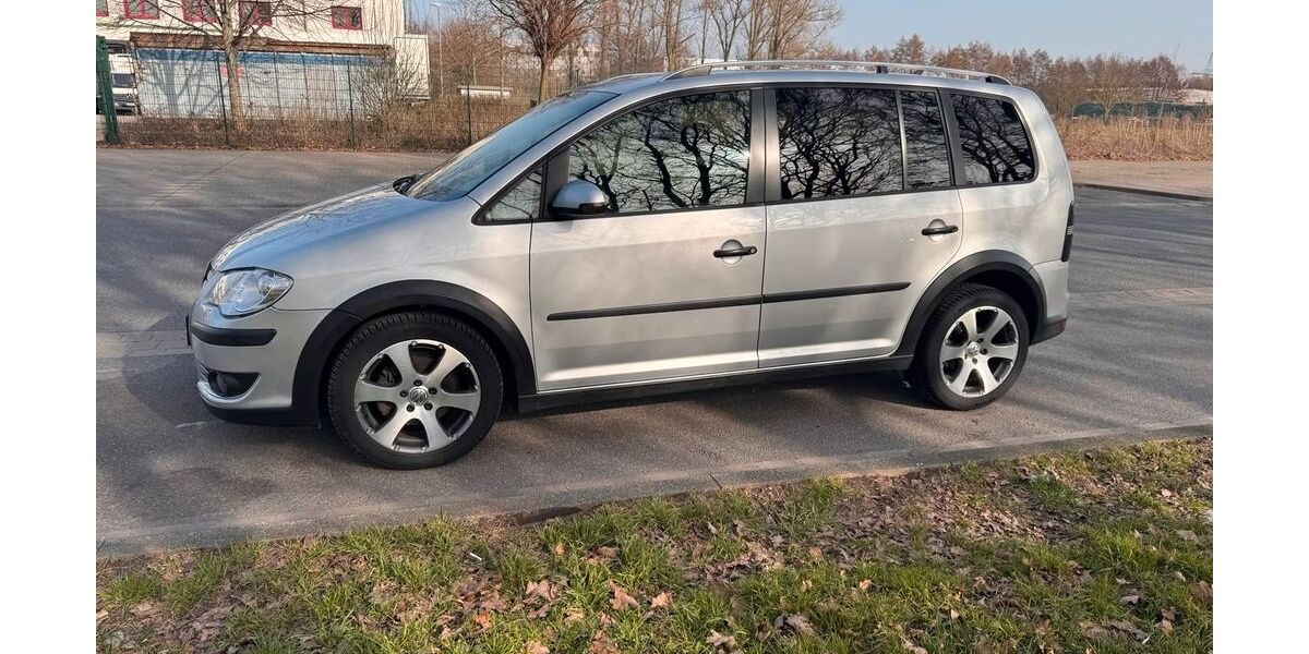 VW Touran 174.000 km 7.490 &euro; Garbsen 30827