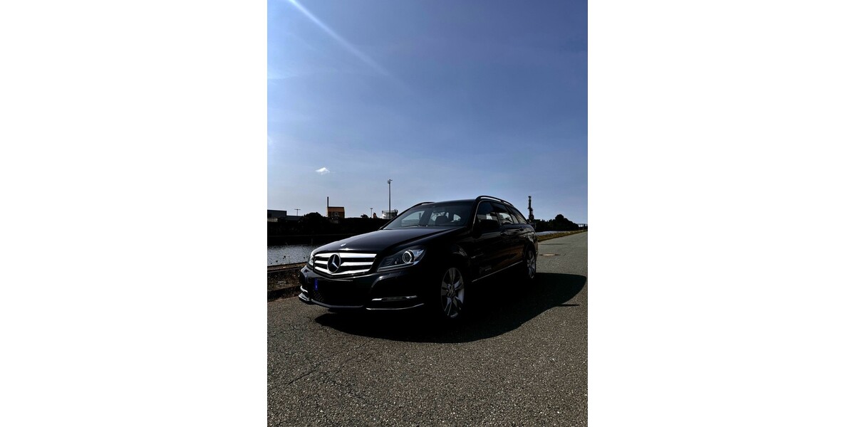 Mercedes-Benz 220 261.498 km 8.500 &euro; Hannover 30159