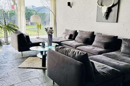 Wohnung Isernhagen-Kirchhorst Kirchhorst - 6 Zimmer, 255 m&sup2;, 2.500&euro; | Angebot:25401234