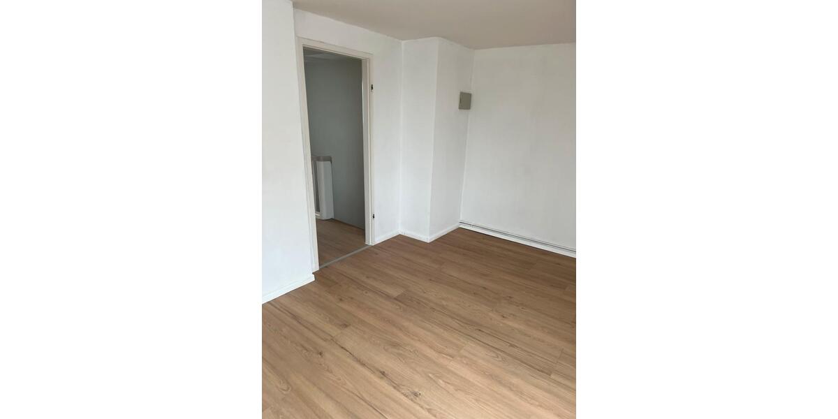 Doppelhaushälfte Hannover - 3 Zimmer, 175 m&sup2;, 1.800&euro; | Angebot:26665679