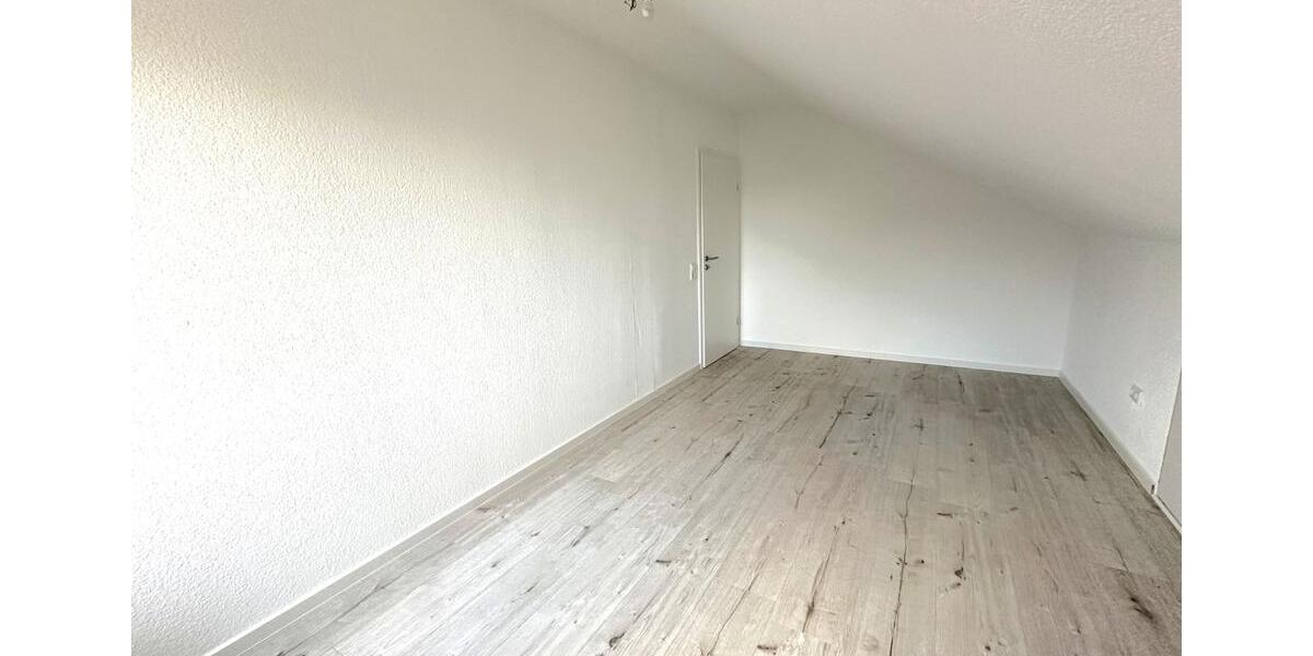 Dachgeschoßwohnung Ronnenberg - 3 Zimmer, 97 m&sup2;, 900&euro; | Angebot:25674744