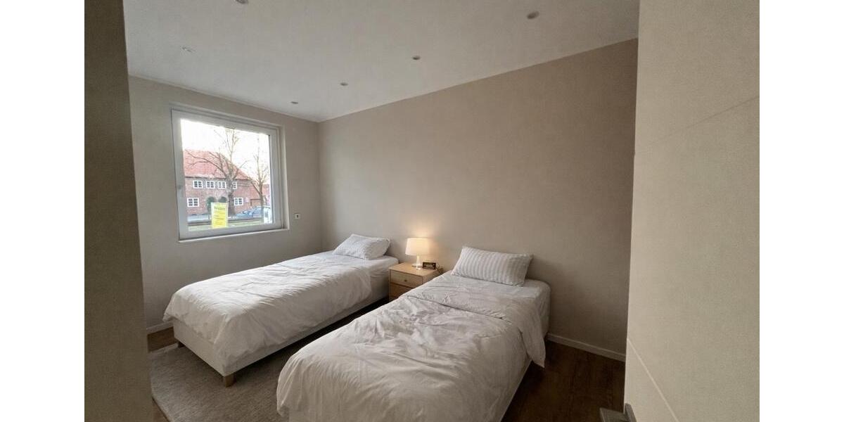 Hochparterre Hannover Herrenhausen-Stöcken - 3 Zimmer, 90 m&sup2;, 99&euro; | Angebot:25613466